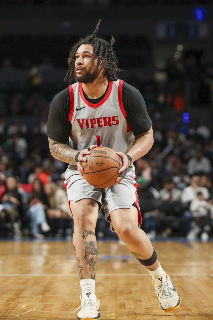 皇冠体育-媒体人：山西男篮签下前火箭后卫戴申·尼克斯！